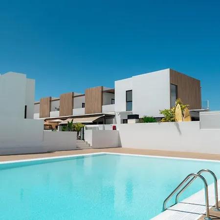 Сasa de vacaciones El Palmeral - House With Pool In