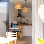 El Palmeral - With Terrace And Pool In 펜션